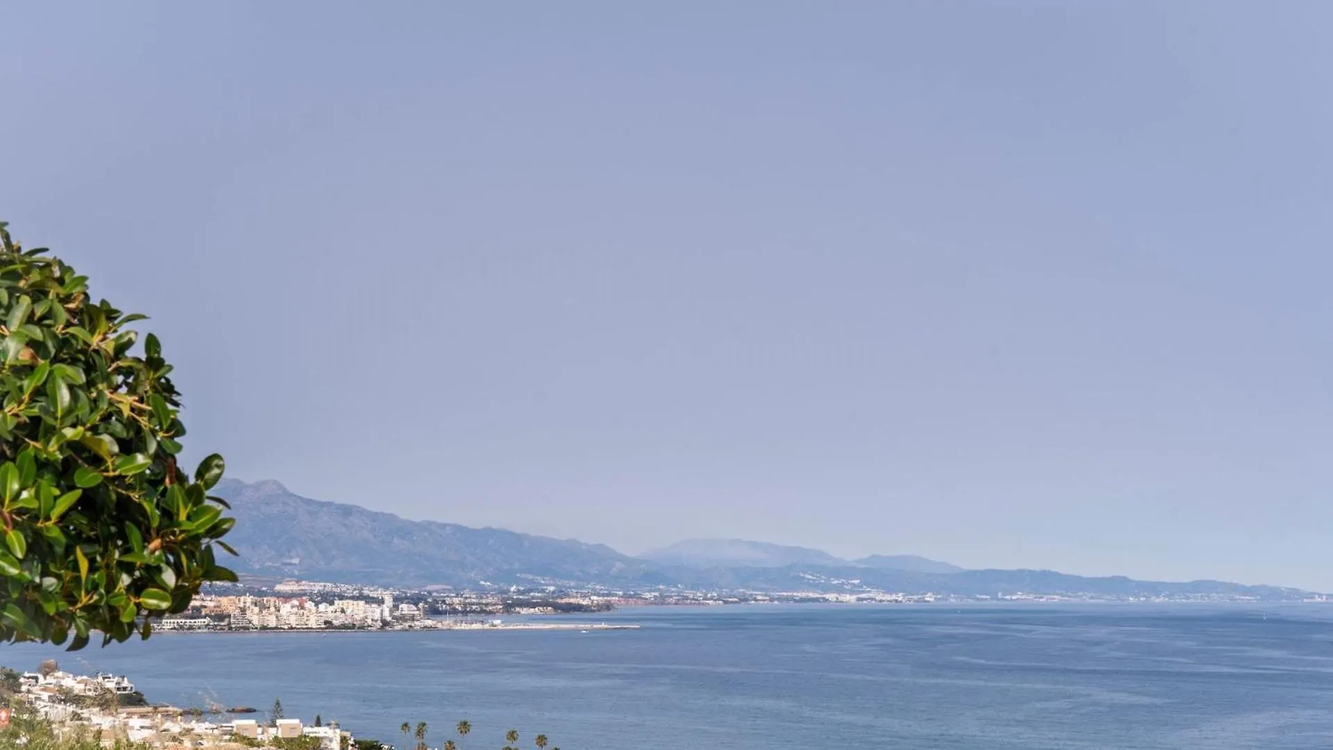 אסטפונה Modern Two-Bedroom Coastal Retreat With Panoramic Sea Views To Africa 0*,  ספרד