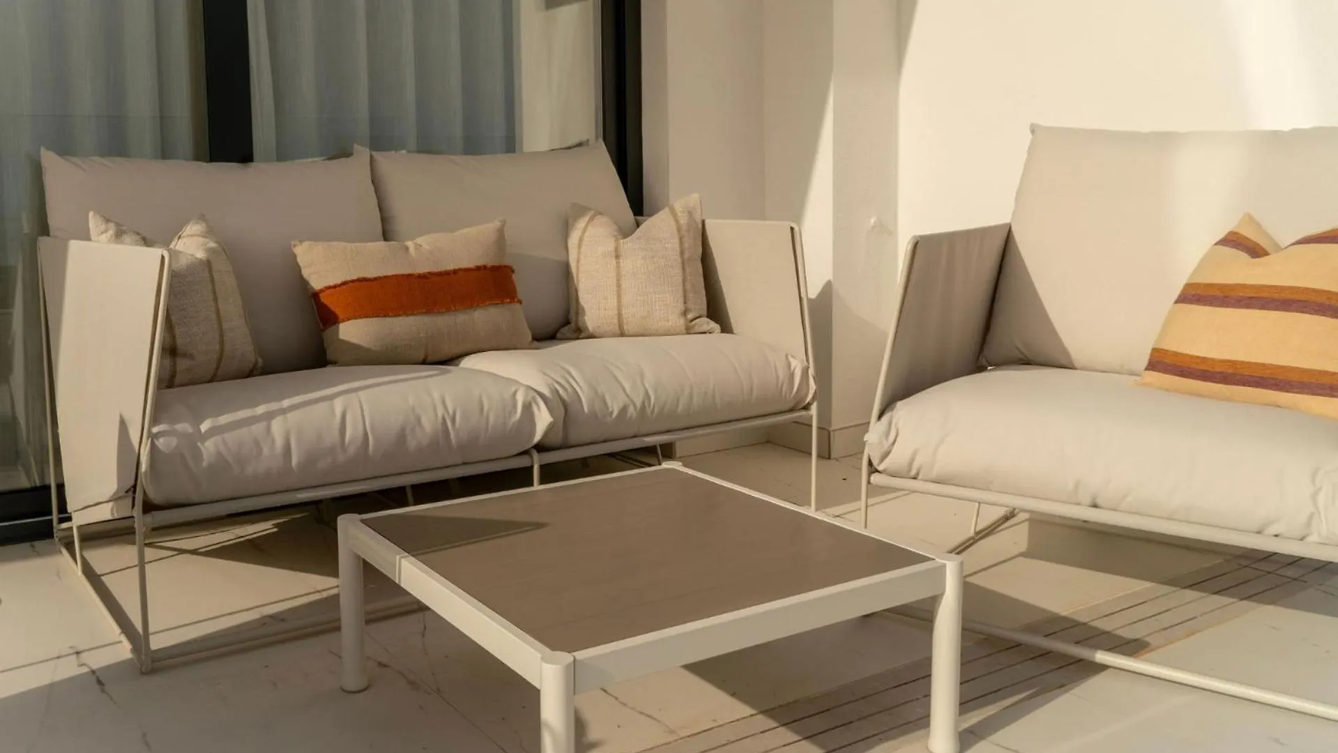 אסטפונה Modern Two-Bedroom Coastal Retreat With Panoramic Sea Views To Africa דירה