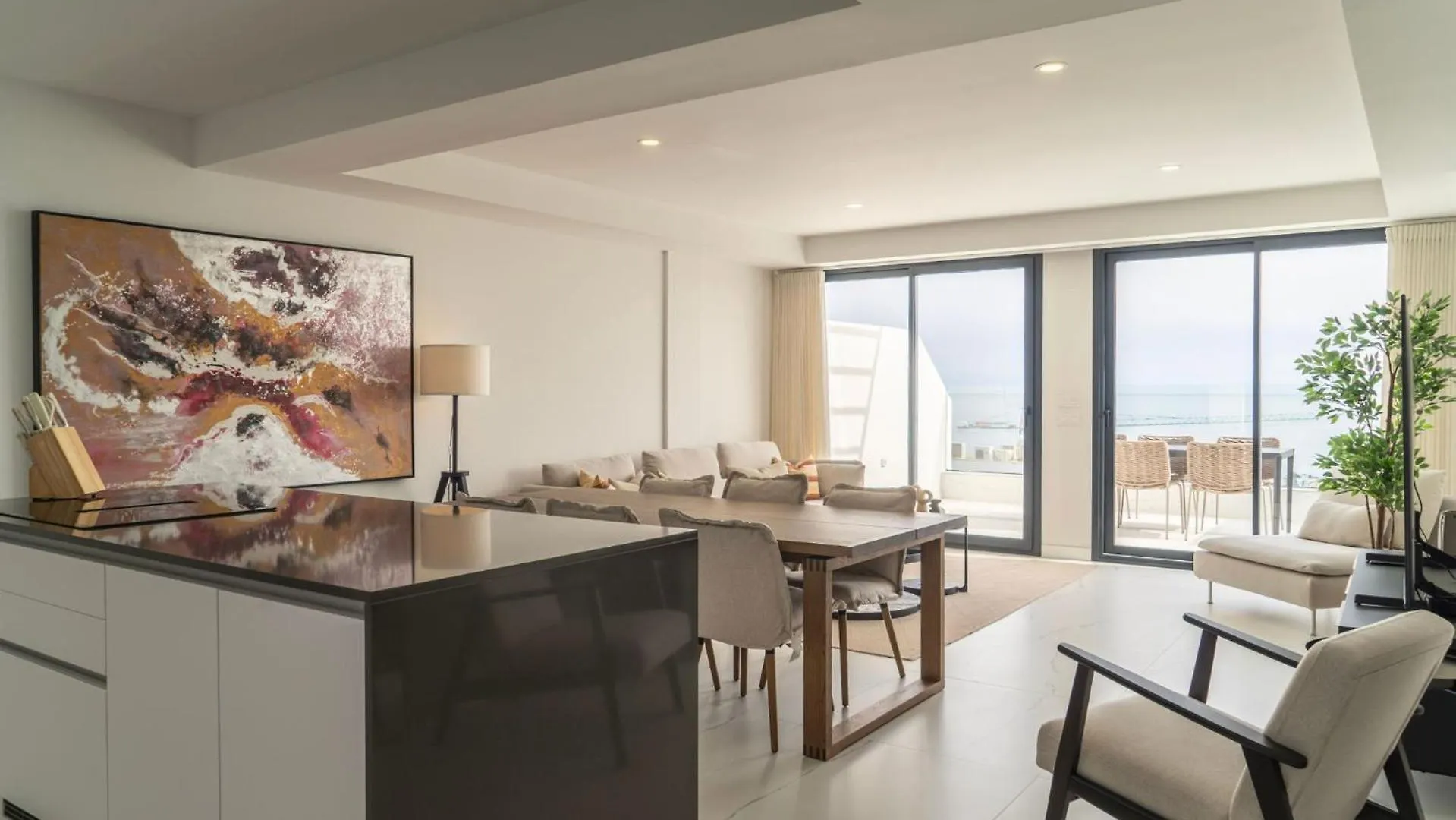אסטפונה Modern Two-Bedroom Coastal Retreat With Panoramic Sea Views To Africa דירה